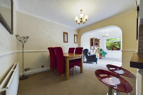 7 Heathlands Drive, Uttoxeter, ST14 7BL
