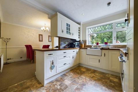 7 Heathlands Drive, Uttoxeter, ST14 7BL