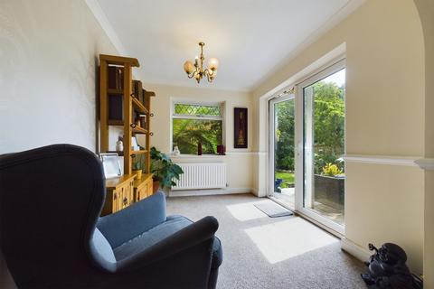 7 Heathlands Drive, Uttoxeter, ST14 7BL