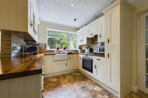 7 Heathlands Drive, Uttoxeter, ST14 7BL