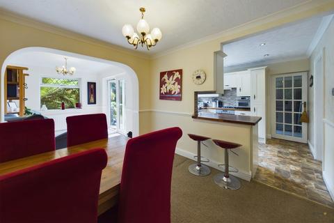 7 Heathlands Drive, Uttoxeter, ST14 7BL