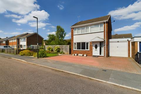 3 bedroom detached house for sale, Willow Drive, Newhall