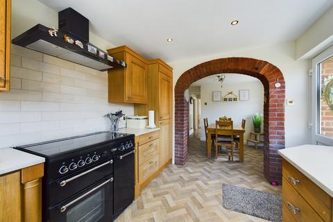 1 Fairham Road, Stretton, Burton-on-trent, DE13 0BS