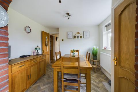 1 Fairham Road, Stretton, Burton-on-trent, DE13 0BS