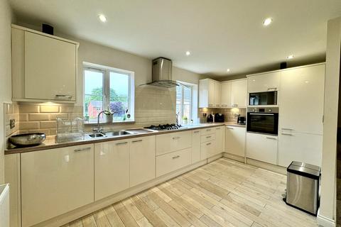 12 Clos Springfield, Talbot Green, Pontyclun, CF72 8FE