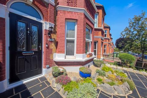 4 bedroom terraced house for sale, Vernham Road, Plumstead