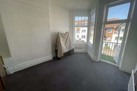 2 bedroom apartment to rent, Palmeira Avenue, Westcliff-On-Sea