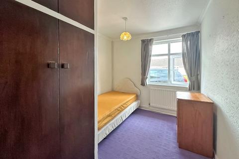 21 Bute Close, Willenhall, WV12 4RW