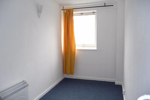 4 bedroom property to rent, Strasburg Road, London