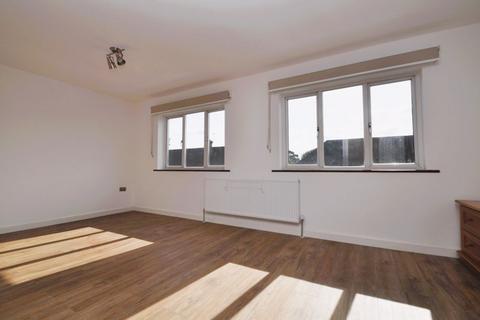 Studio to rent, West Barnes Lane, New Malden