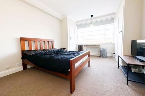 2 bedroom flat to rent, Du Cane Court Balham High Road SW17 7JP