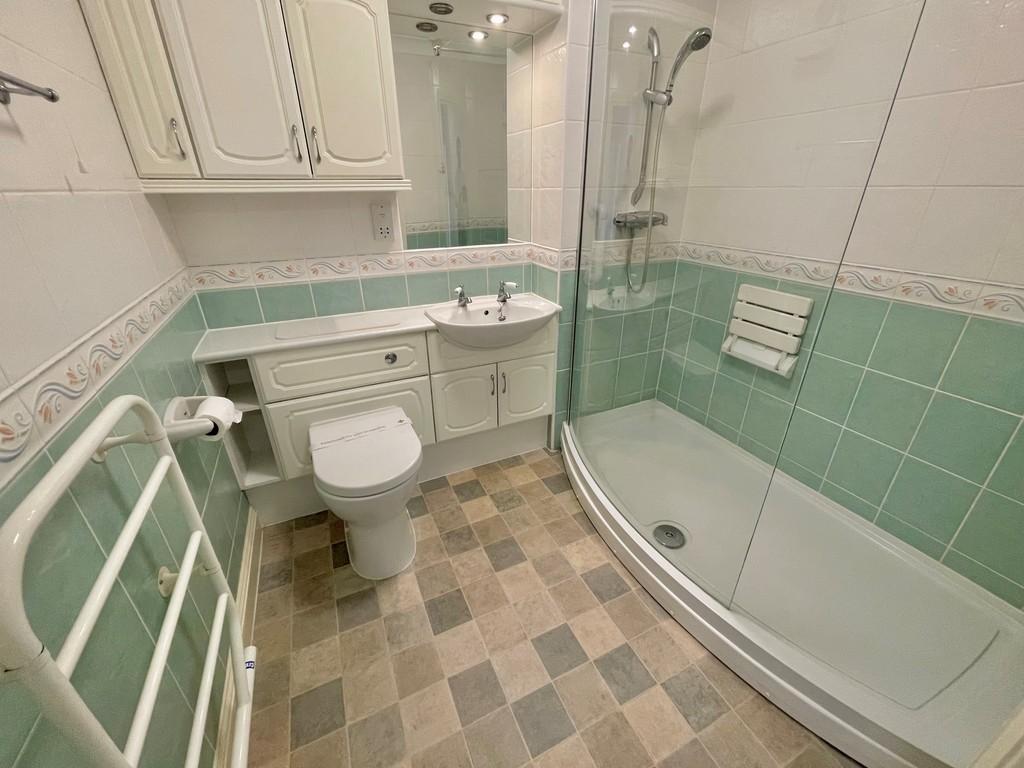 31 Pegasus Court Shower