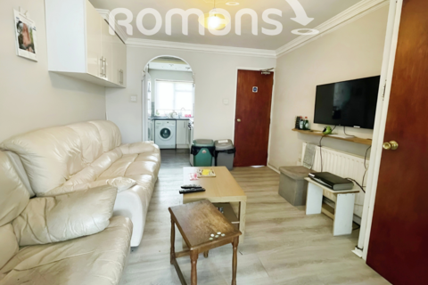 1 bedroom in a house share to rent, Fountains Close