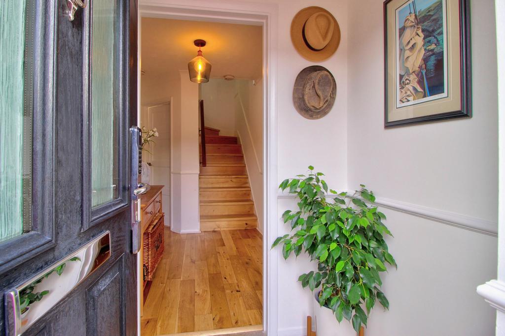 Porch with fitted coat cupboards