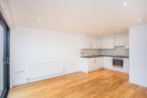 2 bedroom flat to rent, Bentinck Road, West Drayton