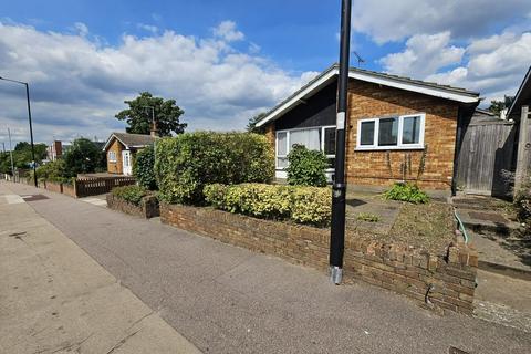 2 bedroom detached bungalow to rent, Victoria Avenue, Southend-on-Sea SS2
