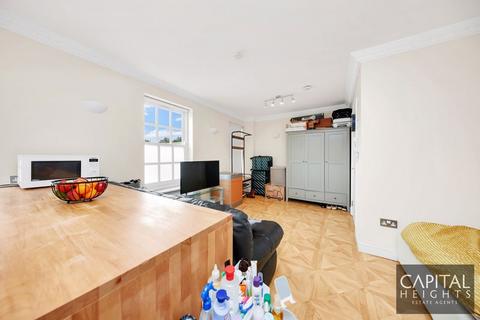 Studio to rent, Charrington House, Cephas Avenue, London