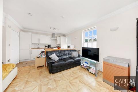 Studio to rent, Charrington House, Cephas Avenue, London