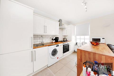 Studio to rent, Charrington House, Cephas Avenue, London