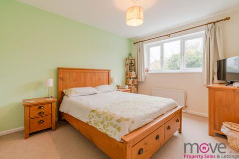 19 Cutsdean Close, Bishops Cleeve, Cheltenham, GL52 8UT