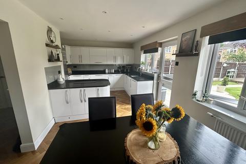 25 Kestrel Road, Waltham Abbey, EN9 3NB