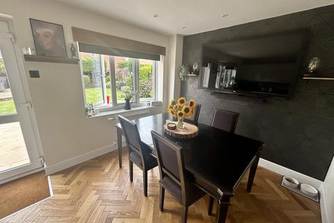 25 Kestrel Road, Waltham Abbey, EN9 3NB