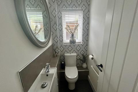 25 Kestrel Road, Waltham Abbey, EN9 3NB