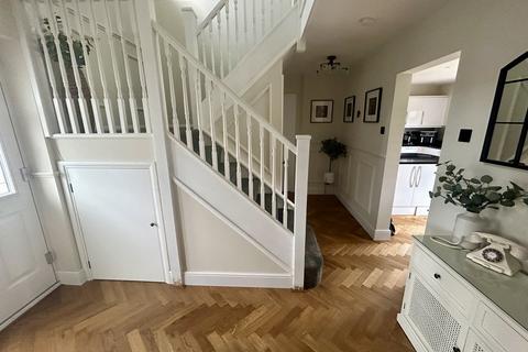 25 Kestrel Road, Waltham Abbey, EN9 3NB