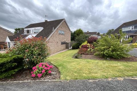 3 bedroom semi-detached house for sale, Hartlebury Road, Halesowen B63