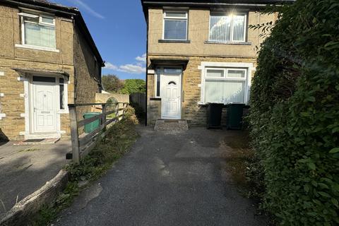 3 bedroom semi-detached house to rent, Dalcross Grove, Bradford, West Yorkshire, BD5