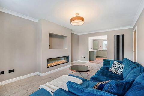 3 bedroom mews to rent, Park Road, Timperley, WA14 5AS