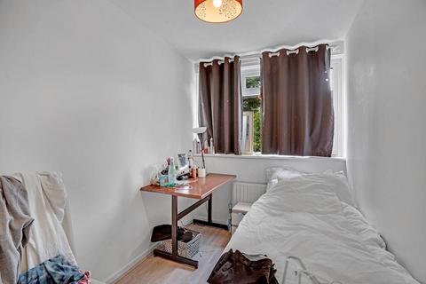 6a Portelet Road, London, E1 4ER