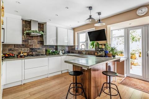 25 Claygate Road, Dorking, RH4 2PR