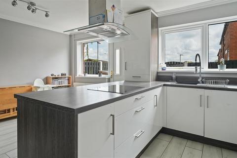 17 Springvale Walk, Sheffield, S6 3GY