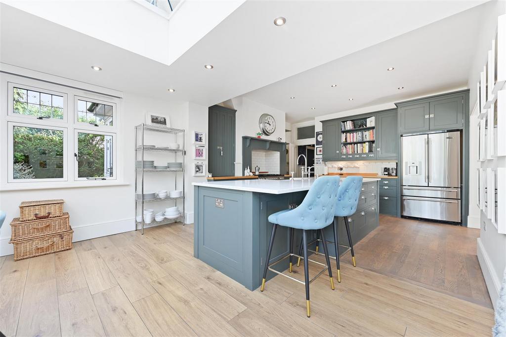 WH - 54 The Ridgway - Kitchen B3 (1).jpg