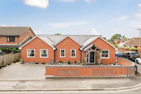 4 bedroom bungalow for sale, Hunts Pond Road, Titchfield Common PO14