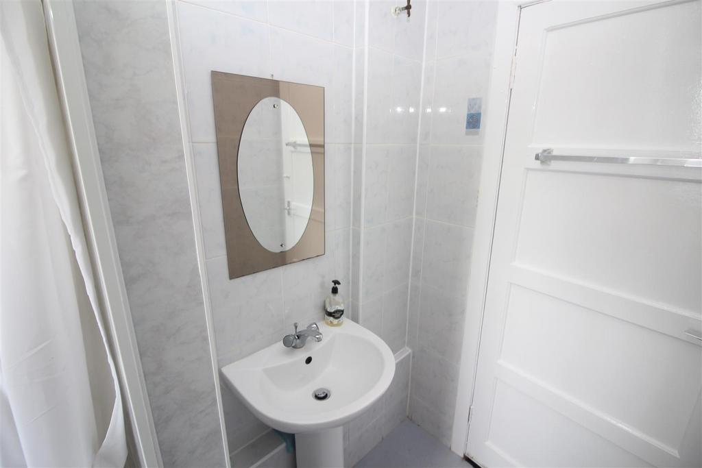Bathroom2.JPG