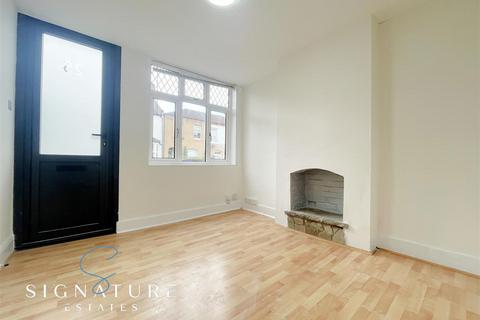 2 bedroom terraced house to rent, Sotheron Road, Watford