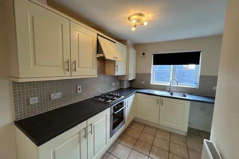 3 bedroom terraced house to rent, Drage Close, Lutterworth