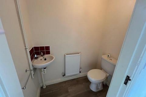 3 bedroom terraced house to rent, Drage Close, Lutterworth