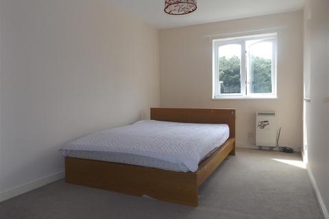 1 bedroom flat to rent, Regis Court, Longfield Drive, CR4