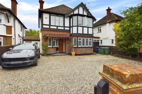 4 bedroom detached house to rent, Hersham Road, Walton-On-Thames