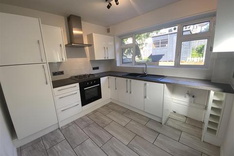 3 bedroom detached house to rent, Harold Road, Hastings