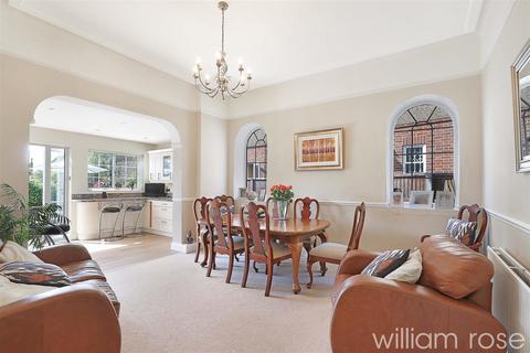 4 bedroom semi-detached house for sale, Castle Avenue, London E4