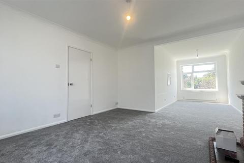 2 bedroom apartment to rent, Effingham Close, Sutton SM2