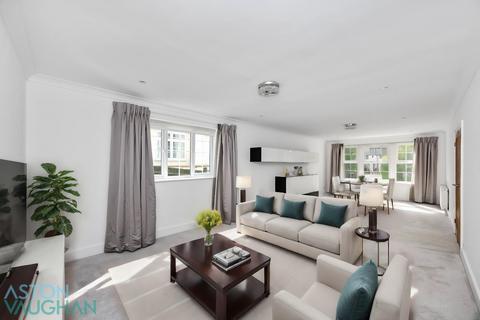 5 bedroom detached house to rent, Woodland Drive, Hove BN3