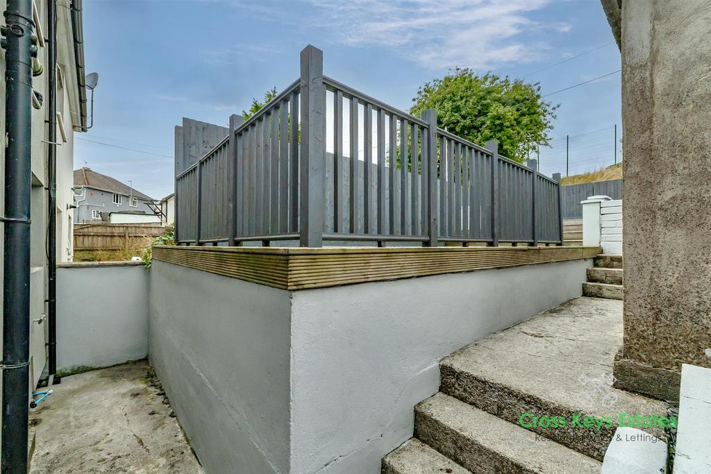 Front &amp; Rear Gardens