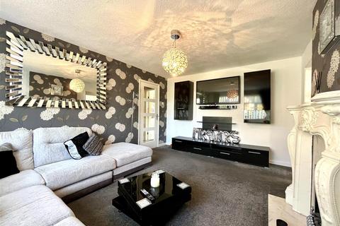 3 bedroom detached house to rent, Dartington Close, Manchester