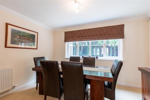 5 bedroom detached house for sale, Cleeve Park, Perth