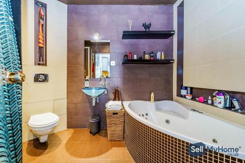 67 Rowan Close, London, W5 4AL